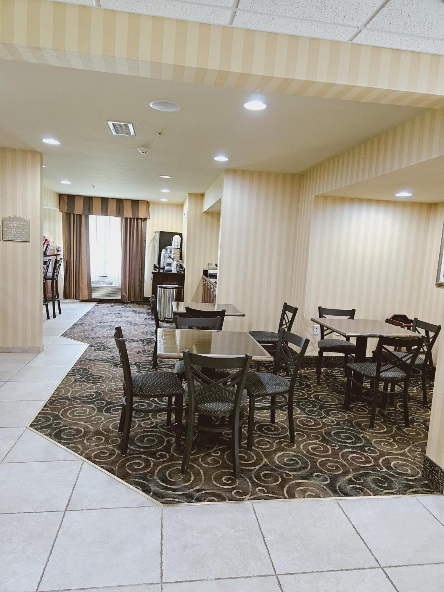Cobblestone Inn & Suites - Bloomfield Ngoại thất bức ảnh