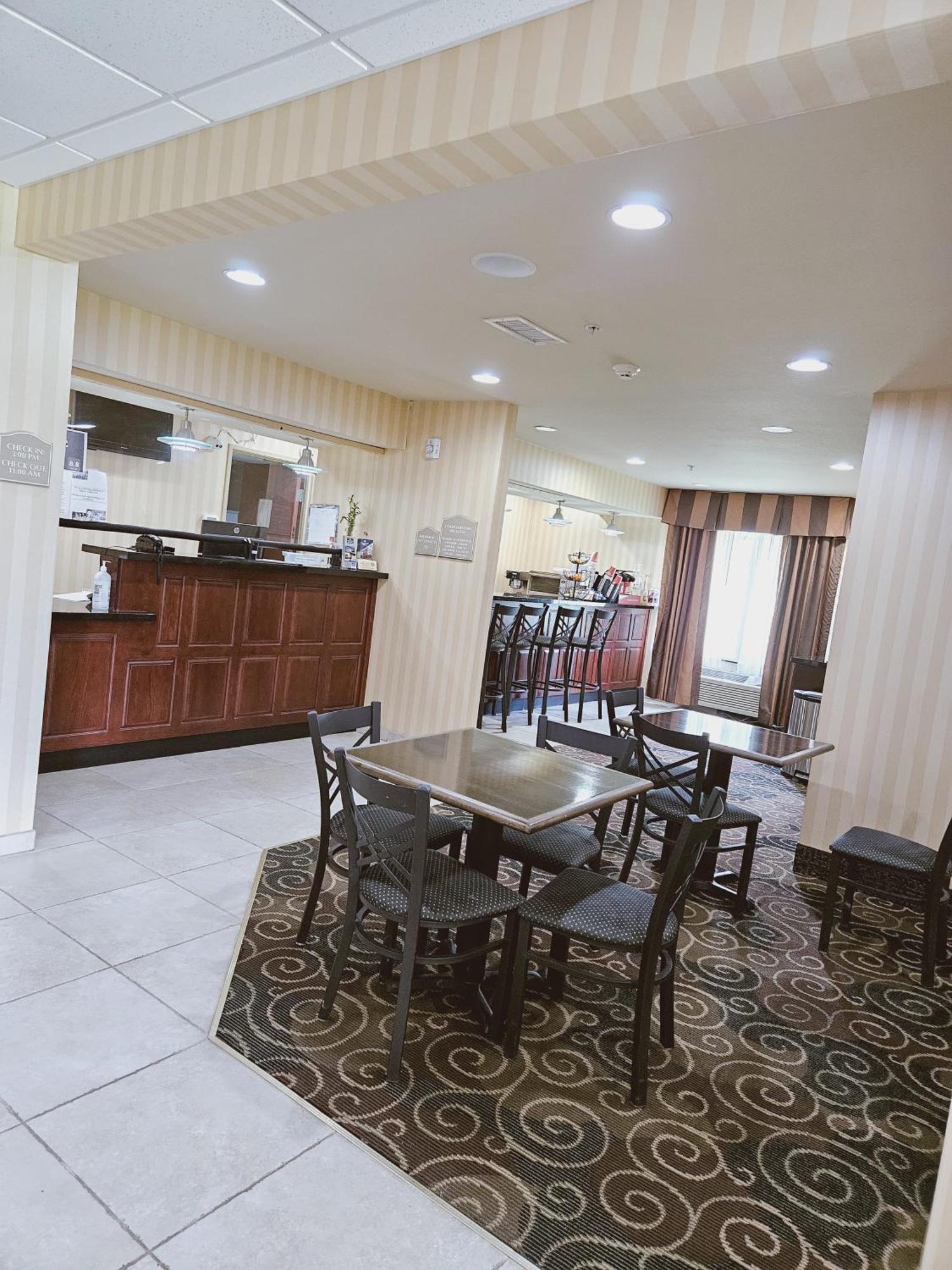 Cobblestone Inn & Suites - Bloomfield Ngoại thất bức ảnh