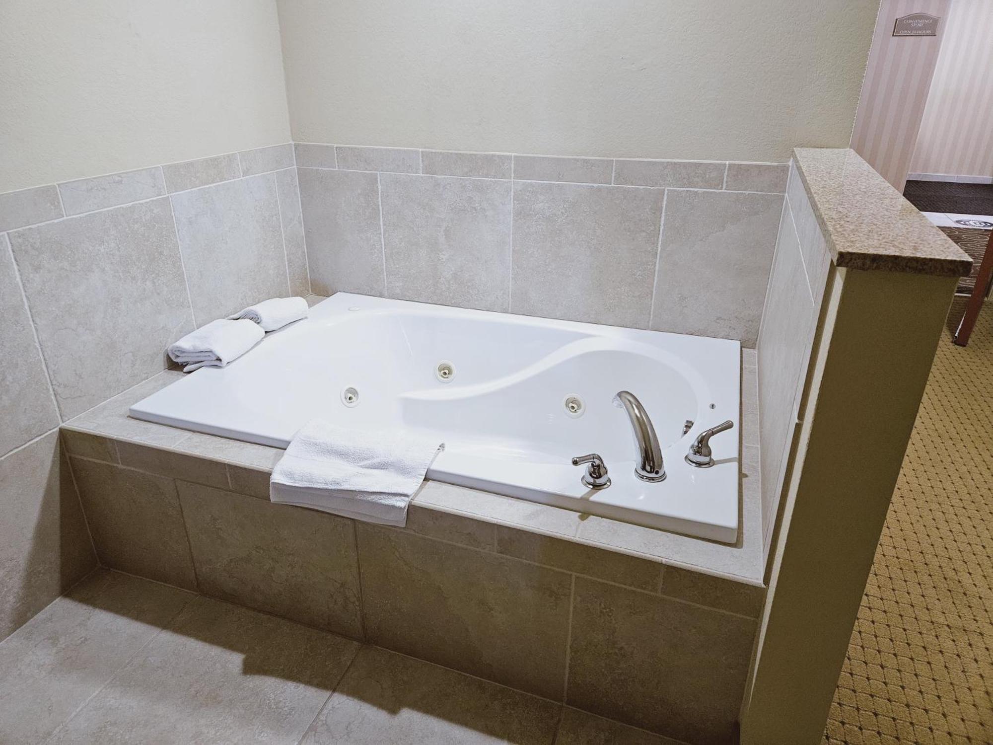 Cobblestone Inn & Suites - Bloomfield Ngoại thất bức ảnh