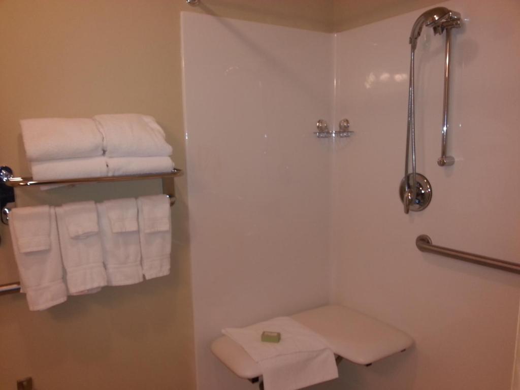 Cobblestone Inn & Suites - Bloomfield Ngoại thất bức ảnh
